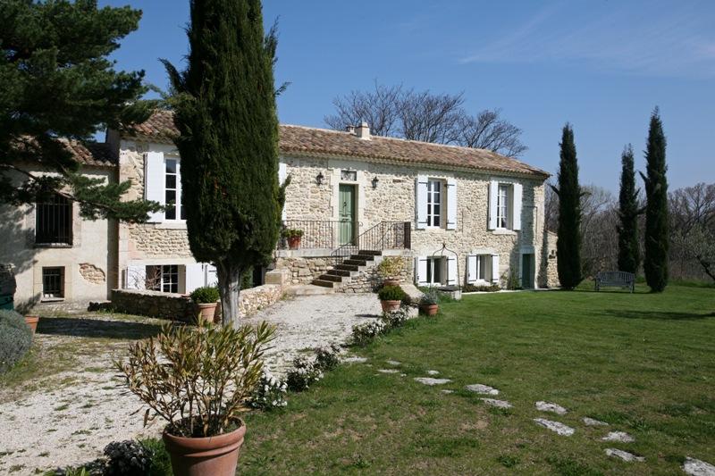 Mas du XVIIIème siècle restauré face au Luberon